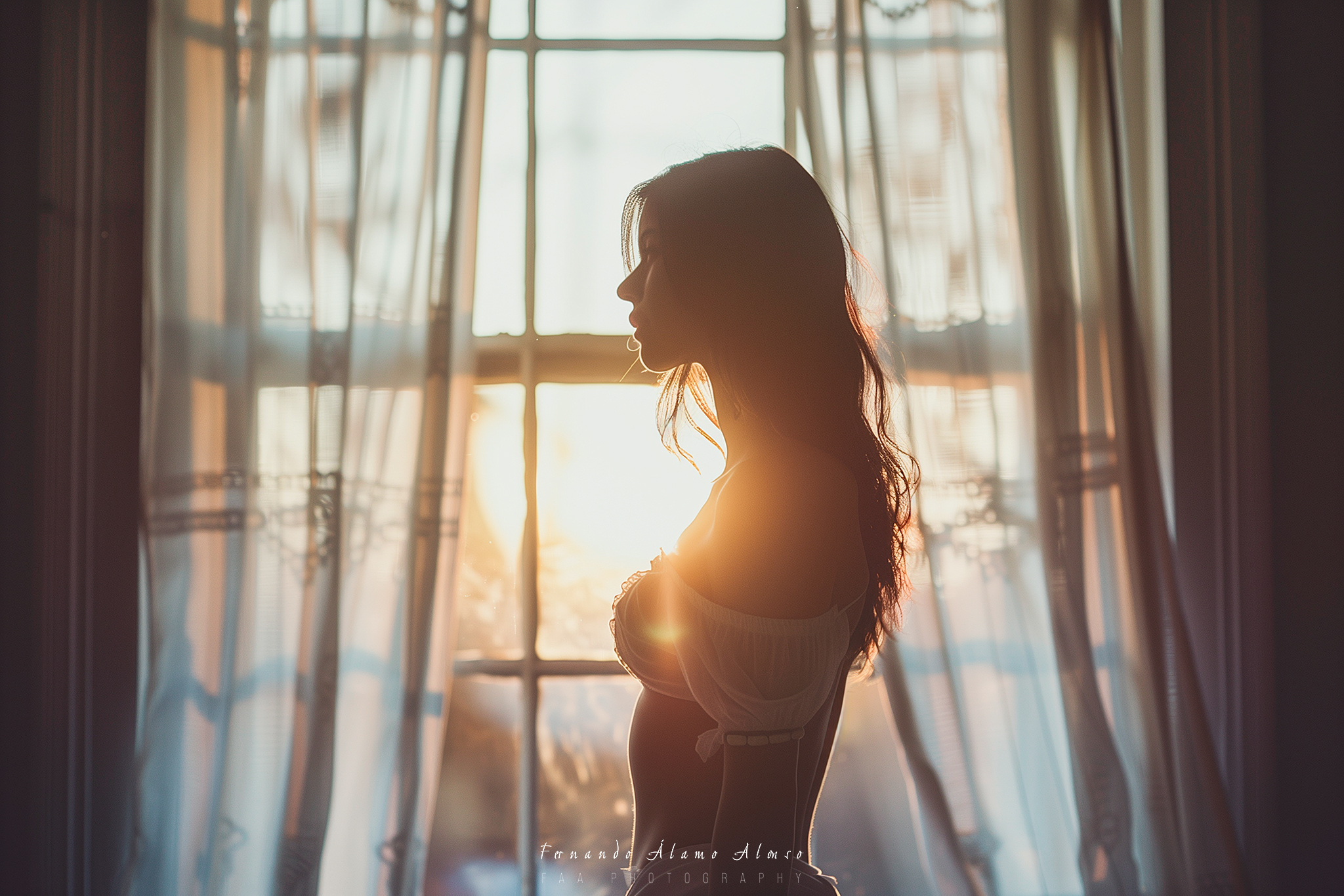 Mujer Frenter a Ventana Boudoir I