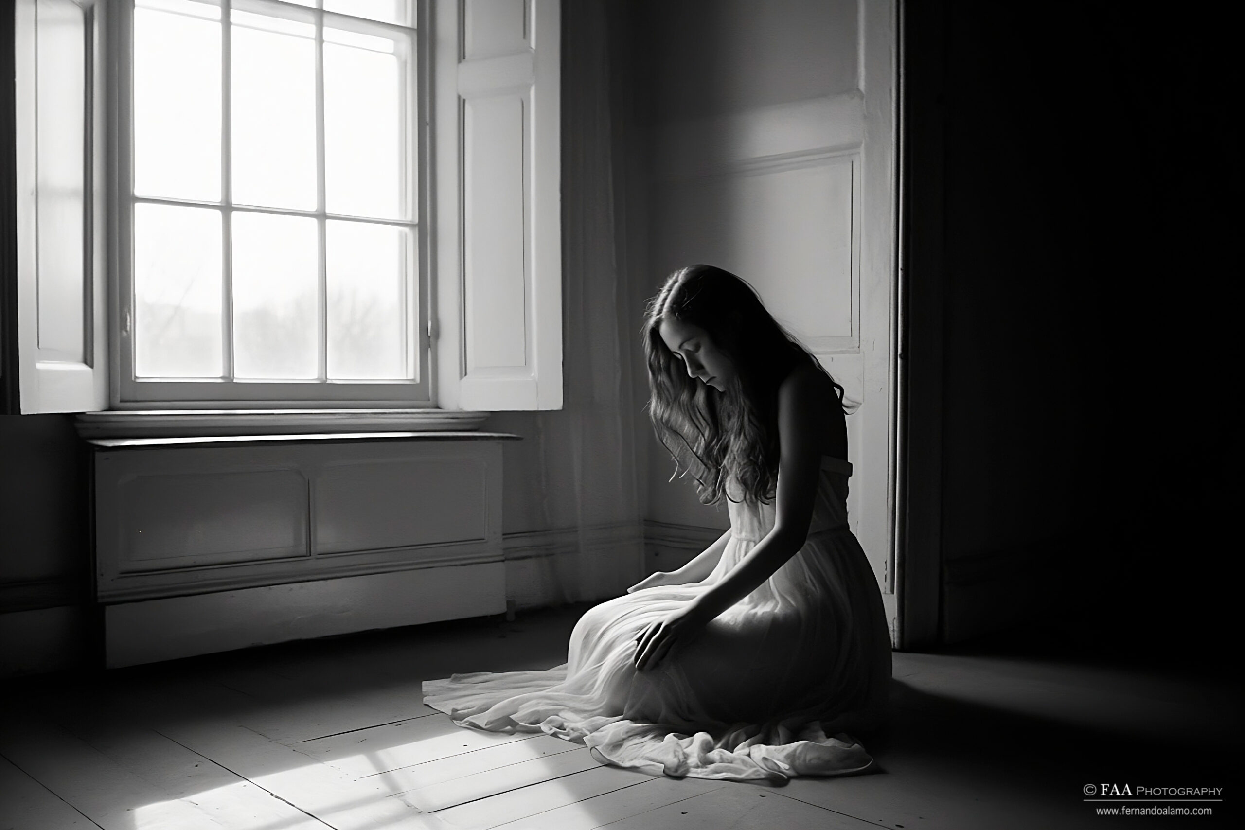 Mujer Sentada Junto Ventana Monocromo IV Transformed